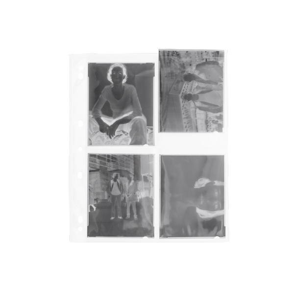 Pagina portanegativi ADOX Adofile 4x5 con quattro negativi di pellicola piana
