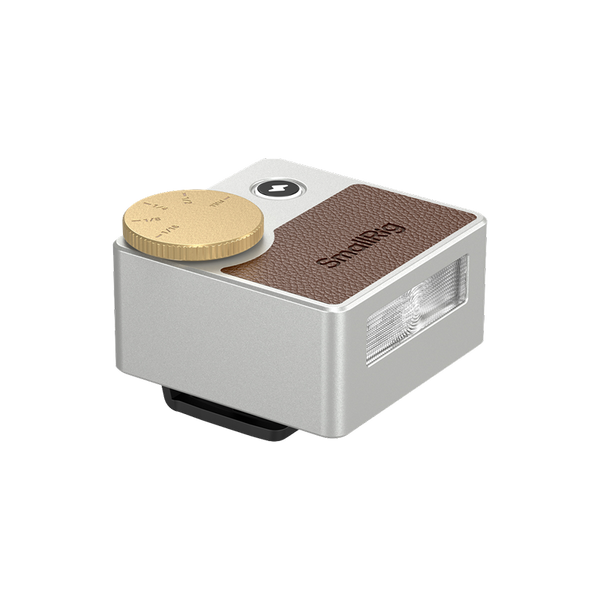 SmallRig RS-R20 Retro-Mini-Aufsteckblitz in Silber und braunem Leder, schräg von vorn